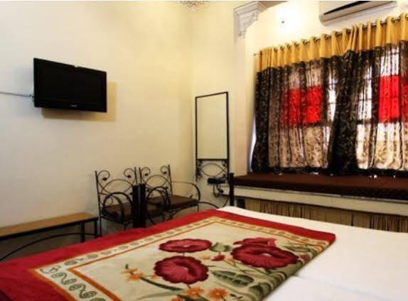 Heritage Haveli Acomodação com café da manhã Udaipur Exterior foto